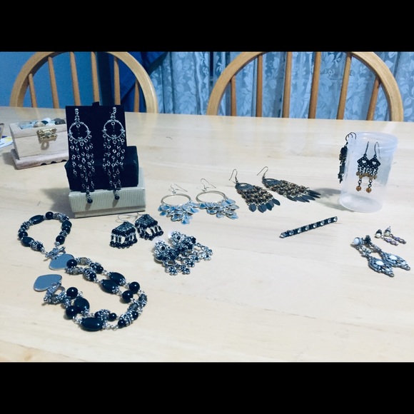 Pierced Earrings Necklace/ Bracelets - Picture 7 of 7